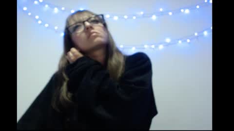 Snapshot of michell_bunny13 chatting on 03/10/26, 03:11 Michell online show from 03/10/26, 03:11