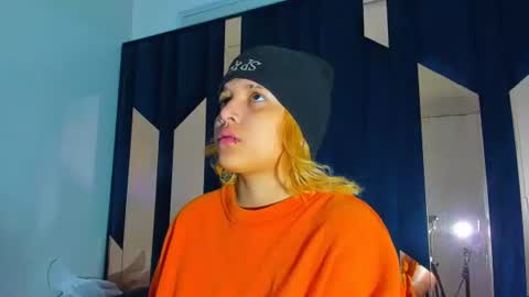 Snapshot of michell_rs chatting on 10/06/25, 04:54 michell_rs online show from 10/06/25, 04:54