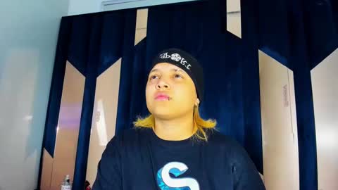 Snapshot of michell_rs chatting on 10/17/25, 05:54 michell_rs online show from 10/17/25, 05:54