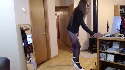 Michelle online show from 11/12/25, 08:19