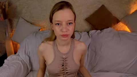 michelle_blond online show from 12/03/25, 07:49