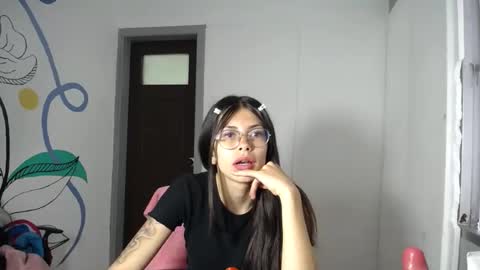 Snapshot of michelle_low373138 chatting on 03/09/25, 11:25 Michelle low online show from 03/09/25, 11:25