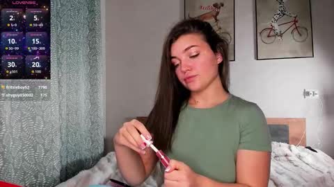 Snapshot of michelle_mir chatting on 10/08/25, 04:26 Michelle online show from 10/08/25, 04:26