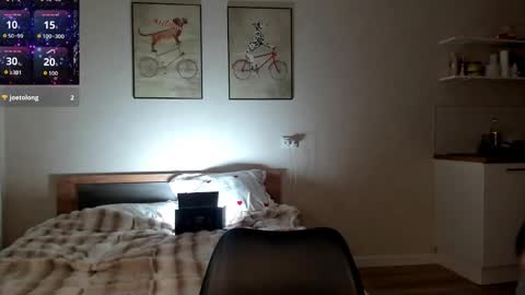 Snapshot of michelle_mir chatting on 10/18/25, 04:08 Michelle online show from 10/18/25, 04:08