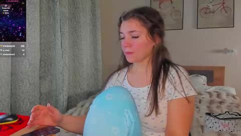 Snapshot of michelle_mir chatting on 10/21/25, 03:46 Michelle online show from 10/21/25, 03:46