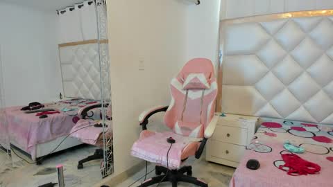 michelleblair1 online show from 05/18/26, 03:29