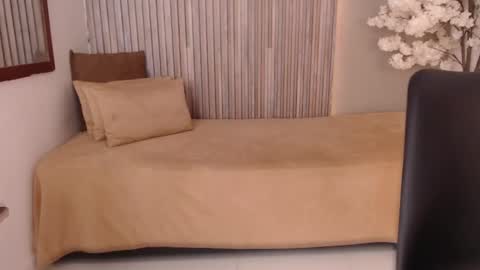 Michelle online show from 10/09/25, 01:20