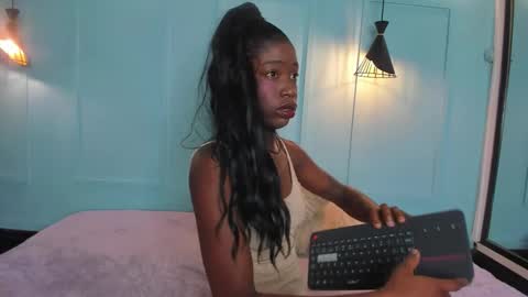 michellepose online show from 11/28/25, 12:08