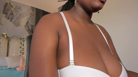michellepreston_ online show from 02/28/26, 12:06