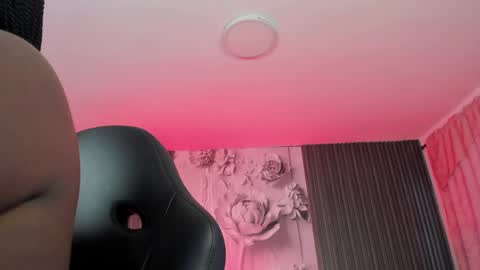 michellepreston_ online show from 06/06/26, 11:59