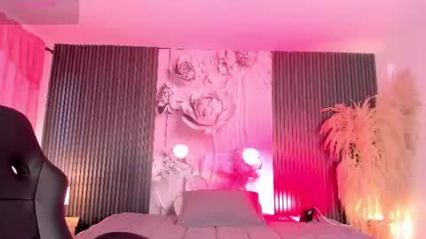 michellepreston_ online show from 07/04/26, 11:49