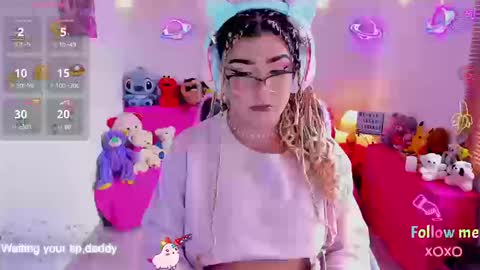 Snapshot of michellevanss22 chatting on 09/20/25, 02:18 online show from 09/20/25, 02:18
