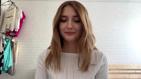 Snapshot of michellfallert chatting on 04/11/26, 12:31 Jenny online show from 04/11/26, 12:31