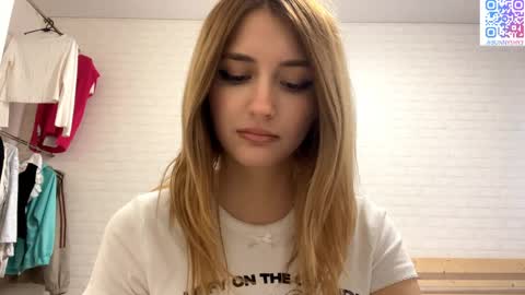 Snapshot of michellfallert chatting on 05/11/26, 03:51 Jenny online show from 05/11/26, 03:51