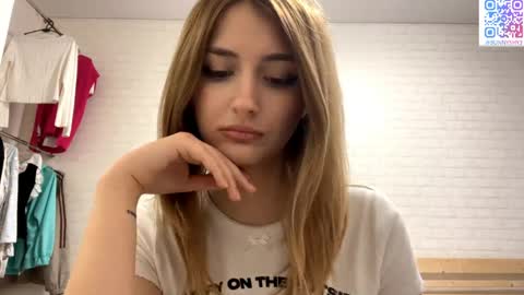 Snapshot of michellfallert chatting on 05/11/26, 04:04 Jenny online show from 05/11/26, 04:04