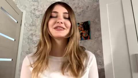 Snapshot of michellfallert chatting on 06/11/26, 03:21 Jenny online show from 06/11/26, 03:21