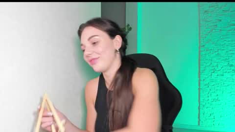 Michellee online show from 11/01/25, 04:09