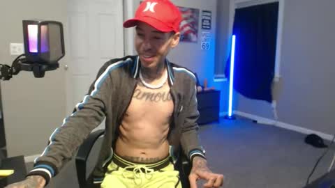 Snapshot of michigan9000 chatting on 11/15/25, 12:52 michigan9000 online show from 11/15/25, 12:52