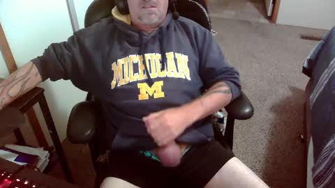 Snapshot of michigan_daddy chatting on 10/09/25, 01:42 TattedInDetroit online show from 10/09/25, 01:42