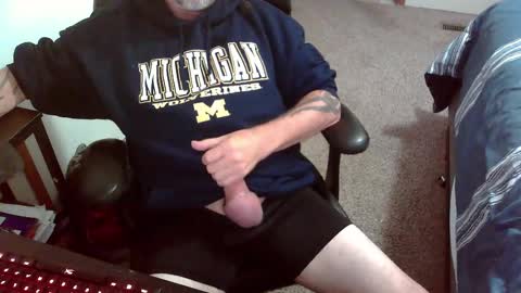 Snapshot of michigan_daddy chatting on 10/18/25, 03:13 TattedInDetroit online show from 10/18/25, 03:13