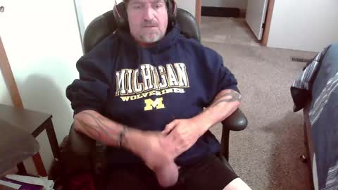 Snapshot of michigan_daddy chatting on 10/20/25, 03:12 TattedInDetroit online show from 10/20/25, 03:12