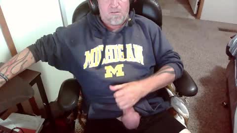 Snapshot of michigan_daddy chatting on 10/31/25, 09:16 TattedInDetroit online show from 10/31/25, 09:16