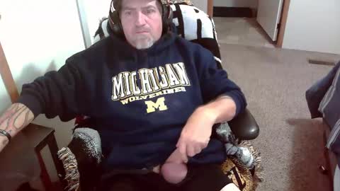 Snapshot of michigan_daddy chatting on 11/08/25, 02:28 TattedInDetroit online show from 11/08/25, 02:28