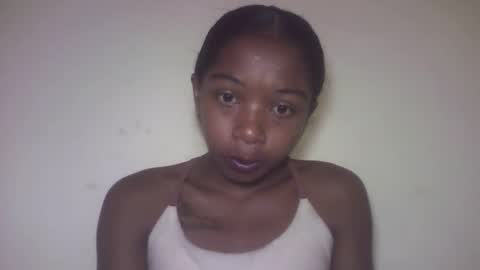 Snapshot of michou_69 chatting on 05/31/26, 05:37 michou_69 online show from 05/31/26, 05:37