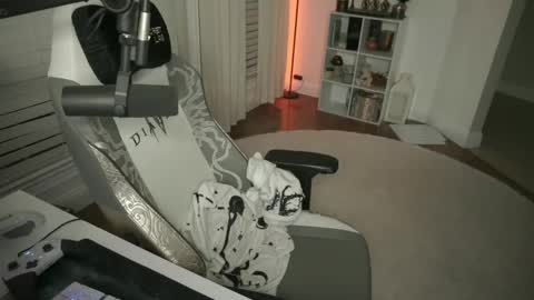 Mickaela West online show from 12/15/25, 11:09