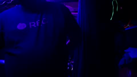 Snapshot of mickdollz chatting on 10/25/25, 08:11 mickdollz online show from 10/25/25, 08:11