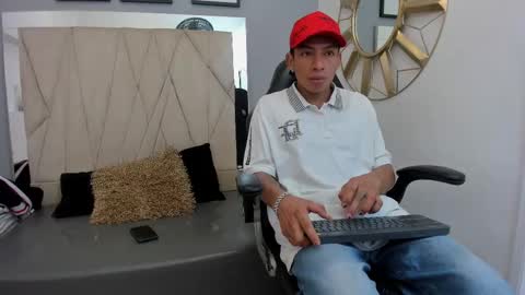 Snapshot of mickey_beasley chatting on 09/21/25, 07:26 mickey online show from 09/21/25, 07:26