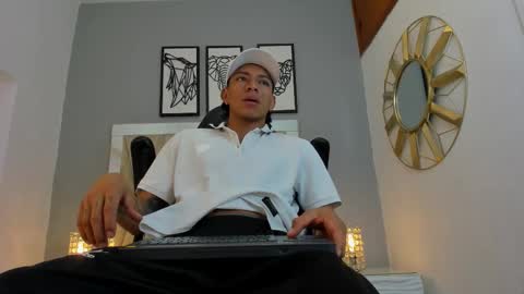 Snapshot of mickey_beasley chatting on 10/12/25, 07:02 mickey online show from 10/12/25, 07:02