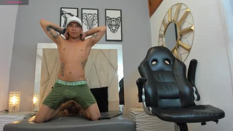 Snapshot of mickey_beasley chatting on 10/14/25, 07:14 mickey online show from 10/14/25, 07:14