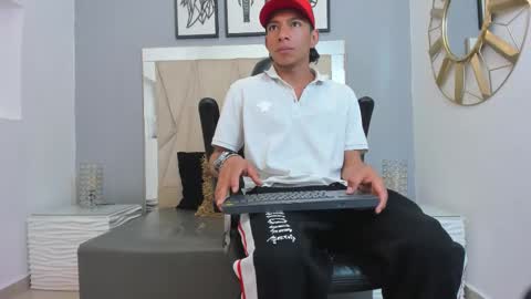 Snapshot of mickey_beasley chatting on 10/19/25, 07:03 mickey online show from 10/19/25, 07:03