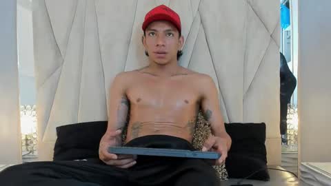 Snapshot of mickey_beasley chatting on 10/22/25, 08:30 mickey online show from 10/22/25, 08:30