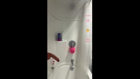 Snapshot of mickeyshyne69 chatting on 02/23/25, 04:24 Mickey online show from 02/23/25, 04:24