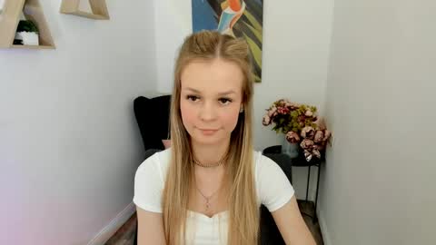 midnighteaura online show from 05/19/26, 12:11
