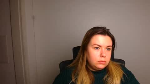 Mariana online show from 11/18/25, 07:02