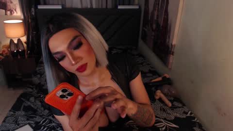 Snapshot of midnightscentxx chatting on 01/29/25, 01:49 KATE online show from 01/29/25, 01:49