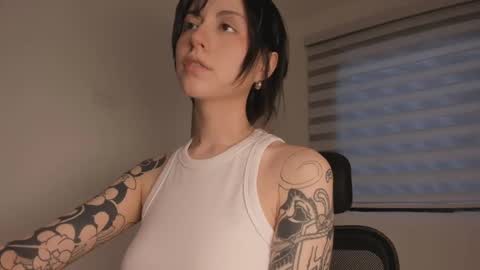 Snapshot of midori__san chatting on 09/23/25, 08:23 midori__san online show from 09/23/25, 08:23