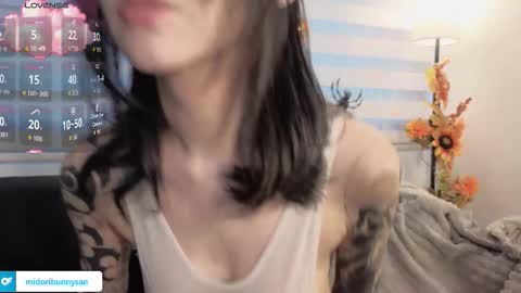 Snapshot of midori__san chatting on 10/27/25, 08:46 midori__san online show from 10/27/25, 08:46