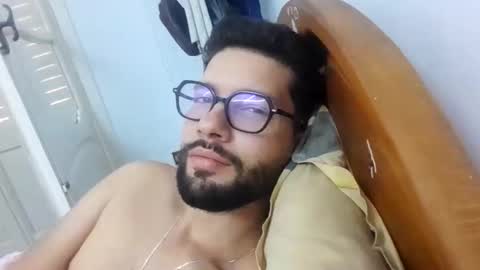 Snapshot of midoumas1 chatting on 10/04/25, 03:54 Sam online show from 10/04/25, 03:54