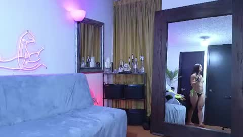 Laura online show from 06/11/26, 10:52