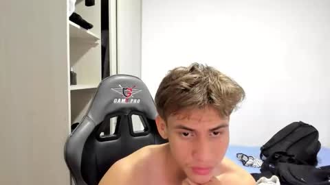 Snapshot of miguel_hz chatting on 11/01/25, 11:07 Miguel Hernandez online show from 11/01/25, 11:07