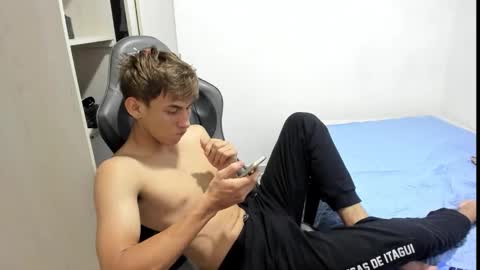 Snapshot of miguel_hz chatting on 11/05/25, 08:20 Miguel Hernandez online show from 11/05/25, 08:20