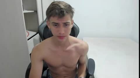 Snapshot of miguel_hz chatting on 11/15/25, 08:22 Miguel Hernandez online show from 11/15/25, 08:22