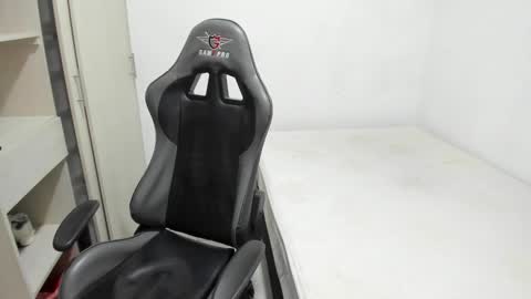 Snapshot of miguel_hz chatting on 11/19/25, 07:14 Miguel Hernandez online show from 11/19/25, 07:14