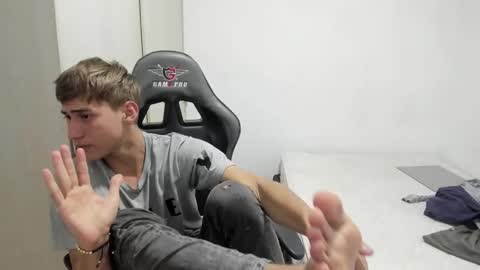 Snapshot of miguel_hz chatting on 12/03/25, 01:46 Miguel Hernandez online show from 12/03/25, 01:46