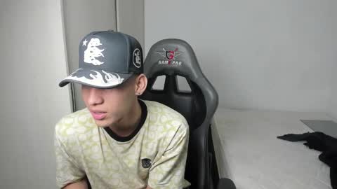 Snapshot of miguel_hz chatting on 12/05/25, 12:30 Miguel Hernandez online show from 12/05/25, 12:30