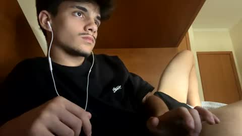 Snapshot of migueltomas34 chatting on 06/13/26, 03:32 migueltomas34 online show from 06/13/26, 03:32